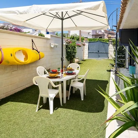 度假居 Fronte Mare Con Giardino Privato *